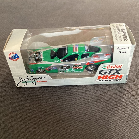 John Force Racing 25 Years 1:64 Scale Funny Car Racing Castrol GTX - 2010 - Picture 3 of 6